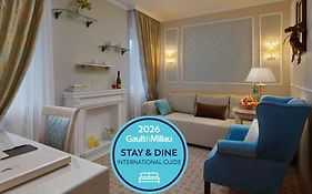 Honour And Grace Hotel